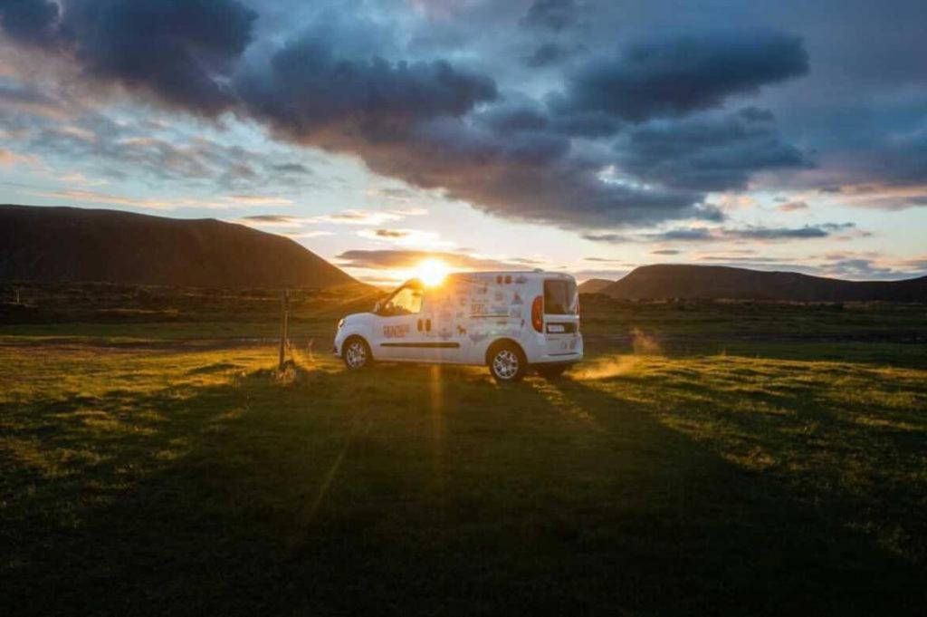 Rent Campervans Keflavík Kültér fotó